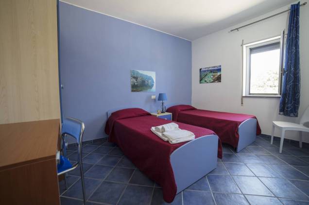 Twin room with two single beds