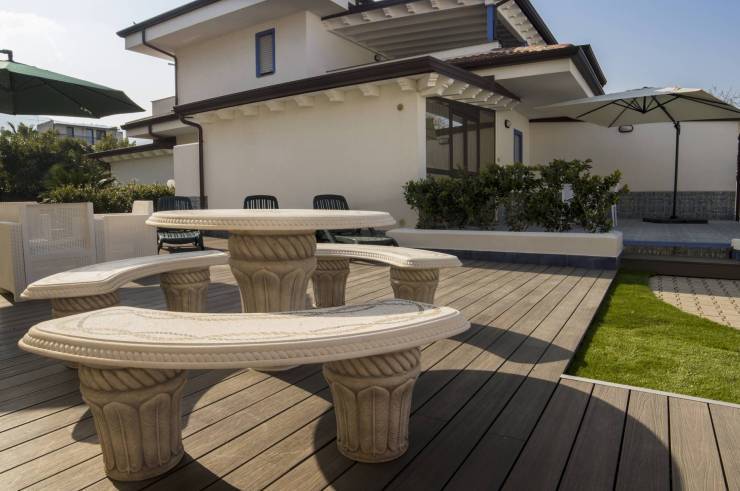 Relaxation area on teak floor with stone seats and table