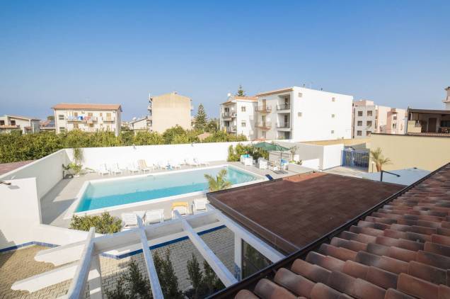 Vista della piscina di Villa Concettina dall'alto